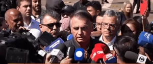 Bolsonaro dispara “Uma pessoa pediu pra ir ao banheiro e voltou com o pen drive na mão”