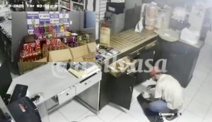 Vídeo mostra bandidos invadindo e furtando fogos de artifício em loja, em Rondonópolis; PM recupera produtos