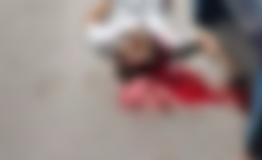 Homem é assassinado com tiro de 12 na cabeça dentro de bar; vídeo forte