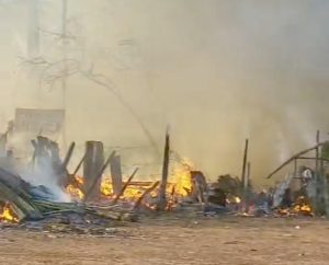 Vídeo mostra casa sendo consumida pelas chamas em Rondonópolis