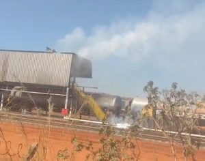 Incêndio em terminal de combustíveis assusta e deixa funcionário ferido em Rondonópolis; vídeo
