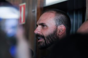 Sanções dos EUA só cessam com impeachment de Moraes e anistia irrestrita, diz Eduardo Bolsonaro