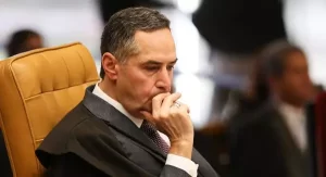 Barroso sente o golpe e filhos buscam abrigo no consulado do Brasil em NY após sanções de Trump, diz jornalista
