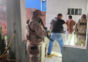 Bandido é preso após espancar a ex e matar pai e concunhado dela em MT