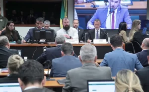 Comissões convocam reuniões no recesso para apoio a Bolsonaro