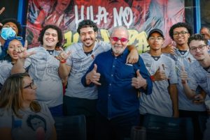 Risco à educação: por falta de verba, MEC suspende compra de livros de Ciências, História e Geografia para 2026
