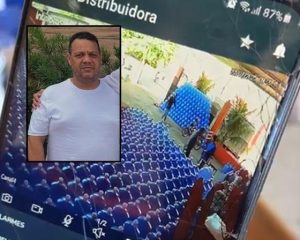 Vídeo mostra homem sendo assassinado a tiros na frente do filho dentro distribuidora em MT