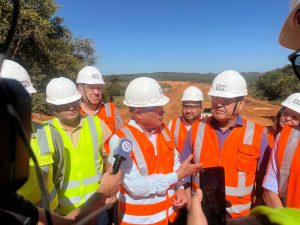 Prefeito Sérgio Machnic e Senador Wellington Fagundes visitam obras do terminal ferroviário