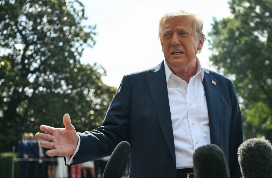 Trump elogia Bolsonaro e diz que só negocia com Lula quando “caça às bruxas” acabar; vídeo