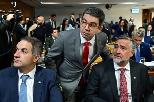 Lula libera R$200 milhões para titulares da CPMI criada para investigar roubo no INSS