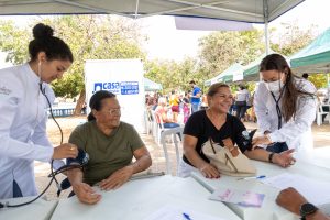 População recebe atendimentos e cuidados em saúde na Praça dos Carreiros