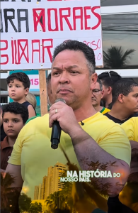 Cláudio Ferreira discursa em manifestação pela Anistia e afirma: “A história do Brasil está em nossas mãos”