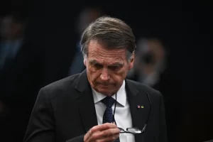 Após liberação de visita, médicos detalham saúde de Bolsonaro