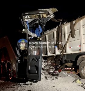 Tragédia na BR-163: colisão entre carreta e ônibus deixa 11 mortos e dezenas de feridos em MT; vídeos