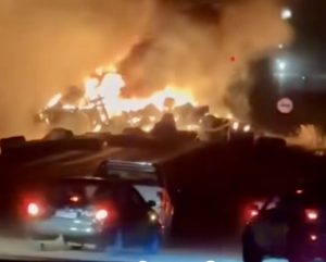 Homem morre carbonizado em acidente entre caminhão e carreta-tanque na BR-364; veja o vídeo