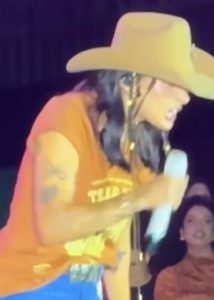 Caipirinha a R$ 30 na Exposul surpreende Ana Castela e vira alvo de críticas nas redes sociais; assista