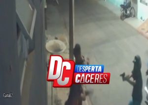 Câmera flagra adolescente levando ‘balaços’ no seio e na nádega em conveniência em MT