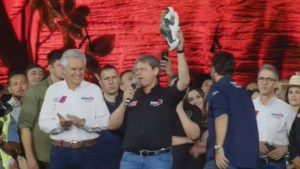 Tarcísio diz que Bolsonaro fez de tudo por ele e sofre grande injustiça