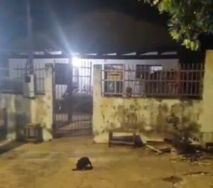 Bêbado apavora em festa com faca, foge e acaba preso ‘armado’ em boteco em Rondonópolis