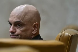 Mastercard bloqueia cartão de crédito de Moraes; BB oferece Elo