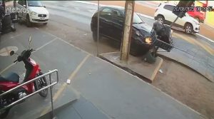 Vídeo mostra momento em que motorista morre após sofrer mal súbito em MT