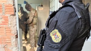 PC faz devassa em facção que comandava o tráfico e monitorava forças de segurança em cidade de MT; imagens