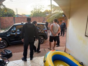 Trio é preso após assassinar homem com tiros na cabeça por briga no tráfico em MT; vídeo