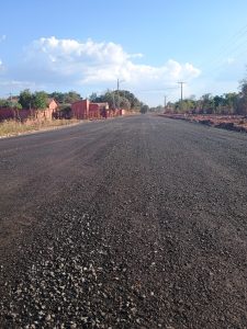 Prefeitura de Cuiabá melhora Estrada do Rio dos Couros com tratamento viário