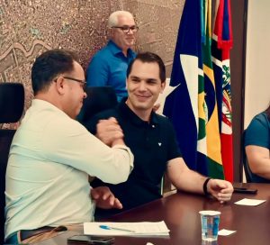 Com 9 meses de gestão, Cláudio Ferreira e Carlos Júnior já deixam legado histórico na educação de Rondonópolis