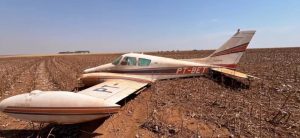 Piloto de avião escapa da morte após fazer pouso forçado em área rural em MT; vídeo