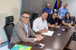 Gestão Cláudio assina acordo de gestão com o GEMTE para transformar a educação municipal