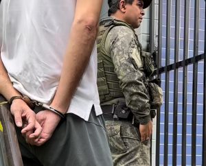 ‘Aloprado’ enforca gato da irmã até a morte e acaba preso em Rondonópolis; vídeo