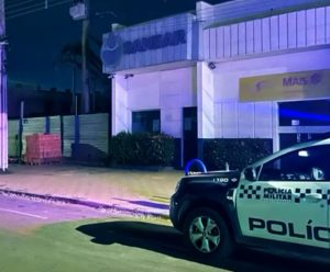 Homem tenta furtar agência do Sanear e acaba preso em Rondonópolis; Câmera flagrou o crime