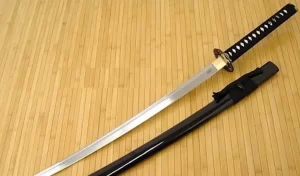 Possuído de ciúmes, homem tortura esposa com espada samurai e acaba preso em MT