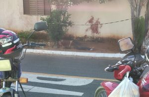 Homem é brutalmente assassinado a facadas durante bebedeira em MT; imagens fortes