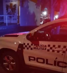 Menina chama amigo de ‘viadinho’, leva chute dele e mães caem na porrada em Rondonópolis