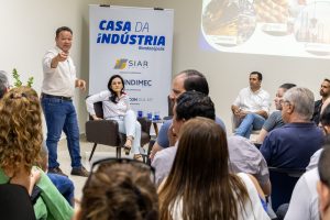 Prefeito Cláudio participa de bate-papo com empresários do setor industrial em evento