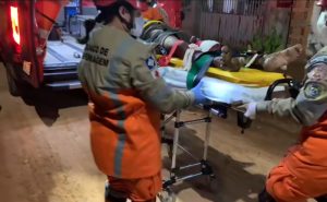PM atende denúncia de tiroteio e encontra homem espancado e coberto de sangue em MT; vídeo
