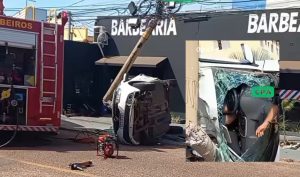 Casal morre preso às ferragens após capotar veículo em cruzamento em MT; vídeo forte