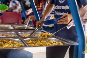Gestão Cláudio vai garantir alimentação aos professores e profissionais da educação