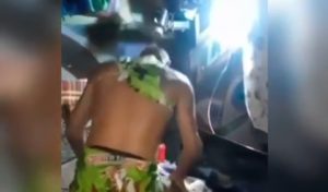 Vídeo mostra faccionados humilhando e agredindo detento dentro de delegacia de polícia