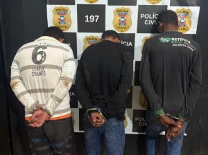 Trio cai em cerco da PM após invadir casa a tiros e aterrorizar família