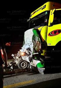 Motorista morre esmagado por duas carretas na BR-163; imagens impressionantes