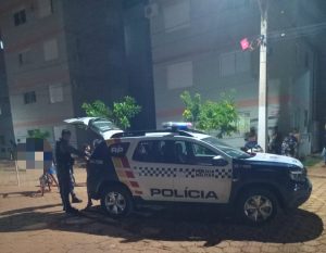 Perturbado de cachaça destrói porta de casa e ainda espanca esposa em Rondonópolis