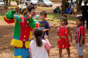 Personagens animados da literatura infantil deram o tom à edição final do “Toda praça é arte” na Vila Paulista