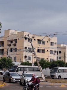 Queda de poste interrompe energia e afeta sistemas de captação e tratamento de água em Rondonópolis