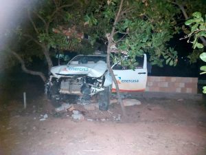 Vídeo mostra funcionário de Energisa bêbado colidindo fortemente em veículo em MT