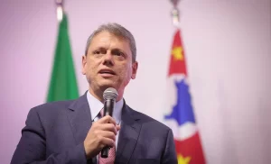 Tarcísio elogia Bolsonaro e diz: “Vamos tirar o Brasil do PT”