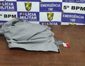 Homem furta loja, sai todo “gatão” com jaqueta no ombro e acaba preso em Rondonópolis