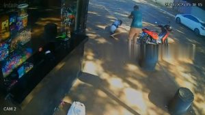 Mulher é assassinada a tiros por ex que não aceitava o fim na frente de distribuidora; vídeo mostra o crime